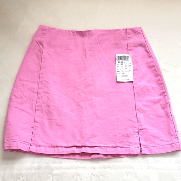 Brandy Melville Dresses & Skirts - 💕 NWT! BRANDY MELVILLE BUBBLEGUM PINK CARA SKIRT